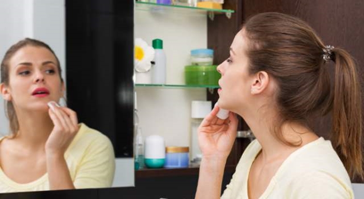 沙漠大干皮秋冬护理小技巧,沙漠大干皮秋冬用精华油