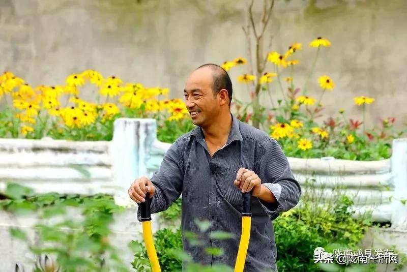 我叫成县，这是我2019年的自拍照