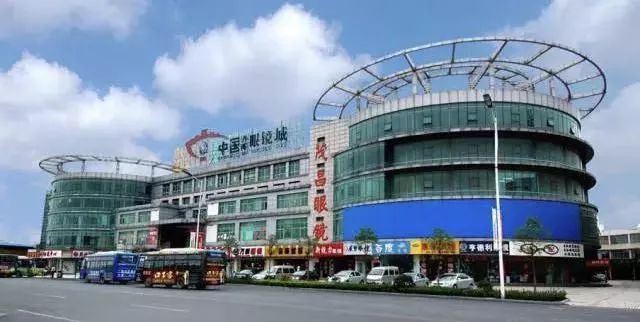 “眼镜第一县”的冰火两重天:有人日进斗金,有人坐困愁城