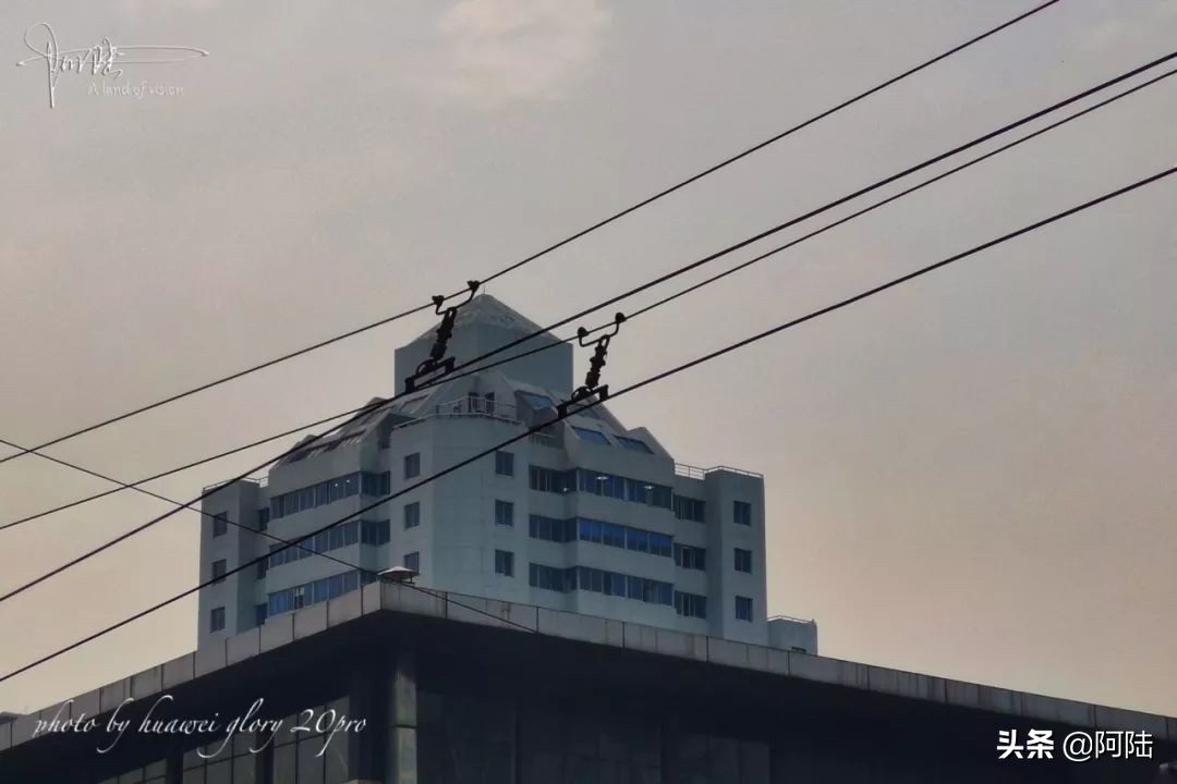 杭州还有带辫子的电车吗,杭州街上电线