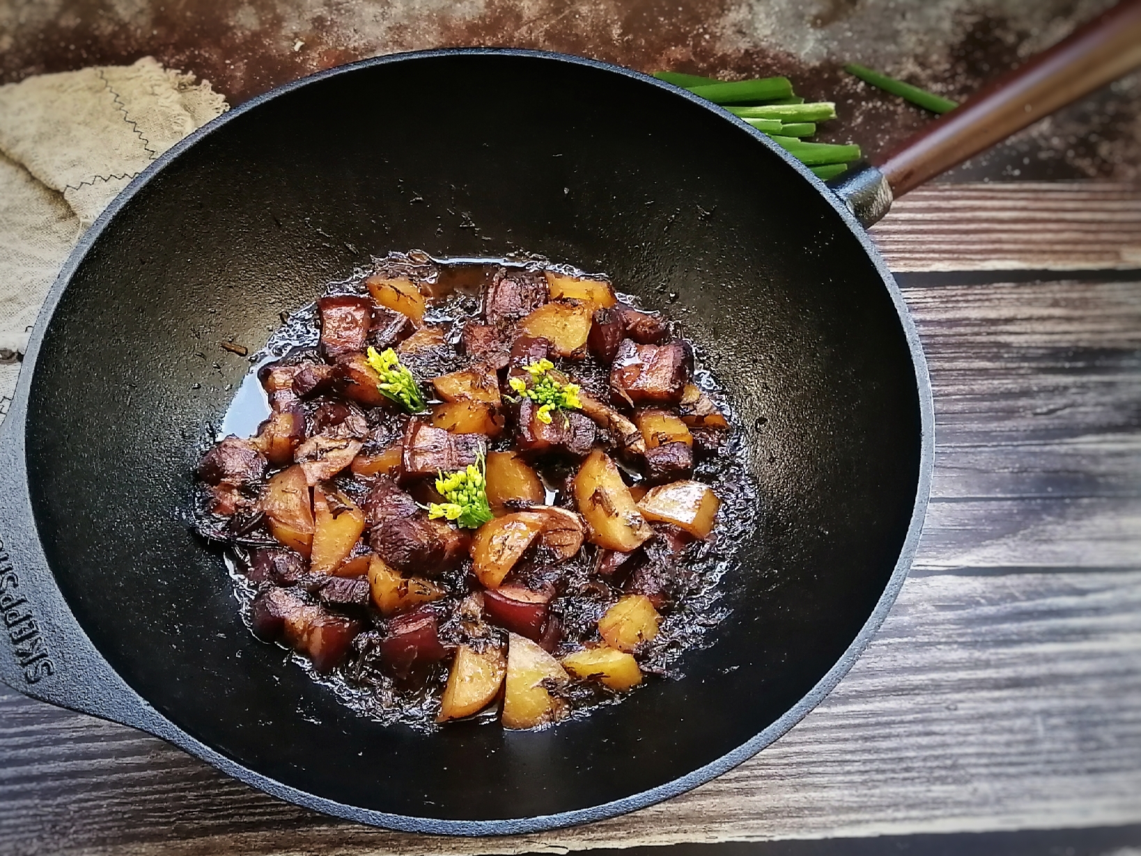 五花肉怎么炖才能软烂又不热气,五花肉烧苦了怎么办