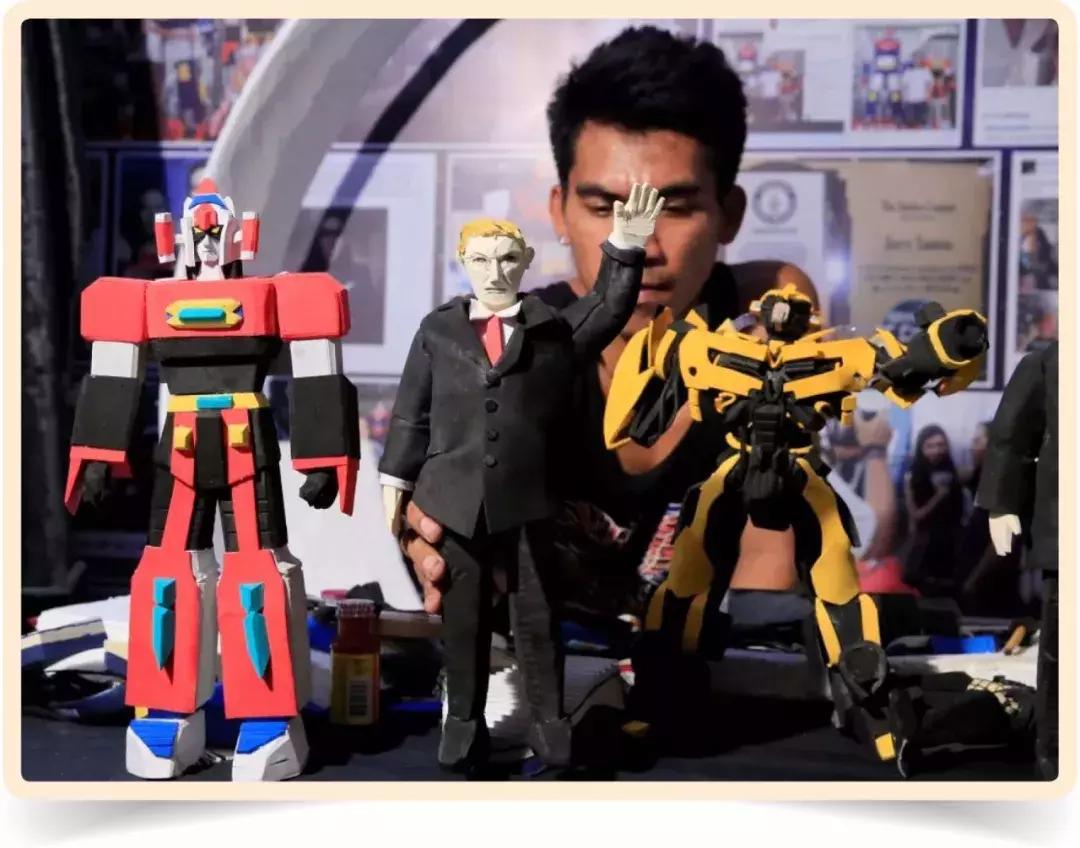 男孩毁了他的手办,亲手毁掉一个二次元手办