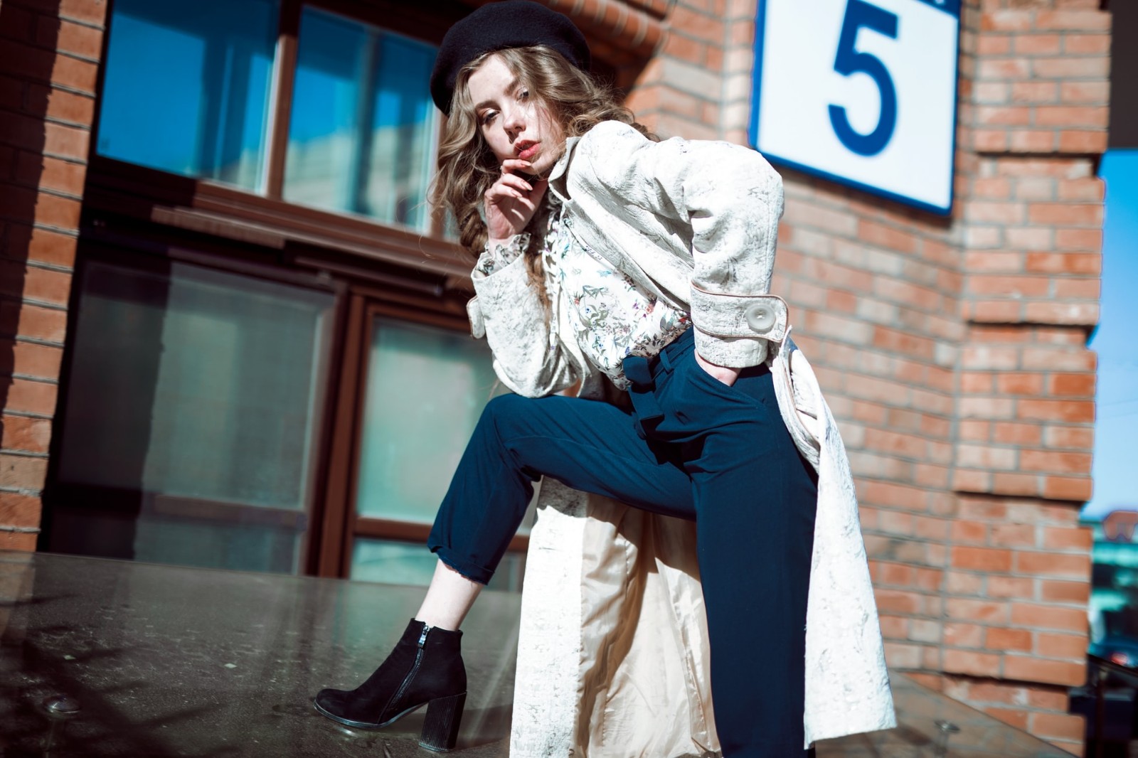 年轻人应该有怎样的婚恋观,成年人的爱情观不应是牵手