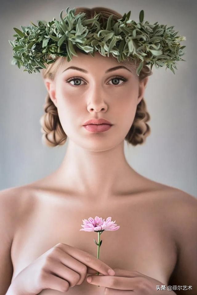 美女画家画美女，怎么看怎么美，看着她的画呼吸都要停滞了