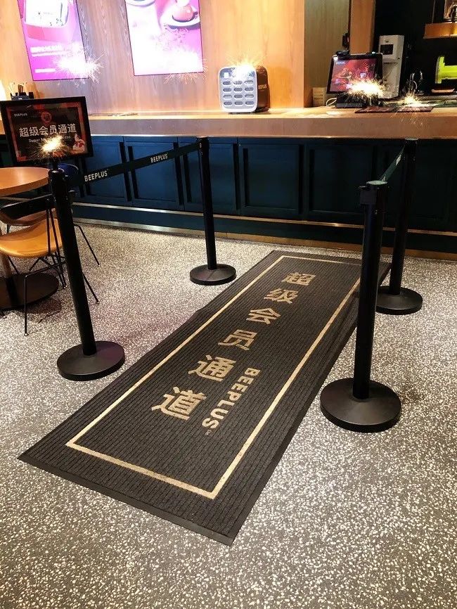 到全国最大的面包店，感受不要脸；吃牛角包之神，练习翻白眼