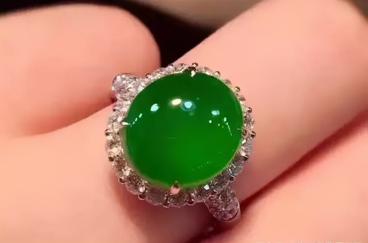 莫西沙翡翠的特征,莫西沙翡翠有黑点