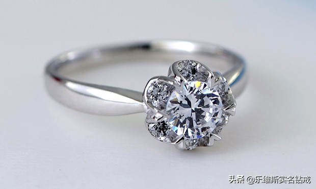 钻戒为啥一般都是18k金的,18k黄金和18k玫瑰金钻戒哪个好看