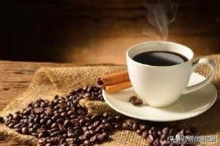 喜欢咖啡，因为那种独特的色香味。色泽凝重，透着忧郁和冷寂