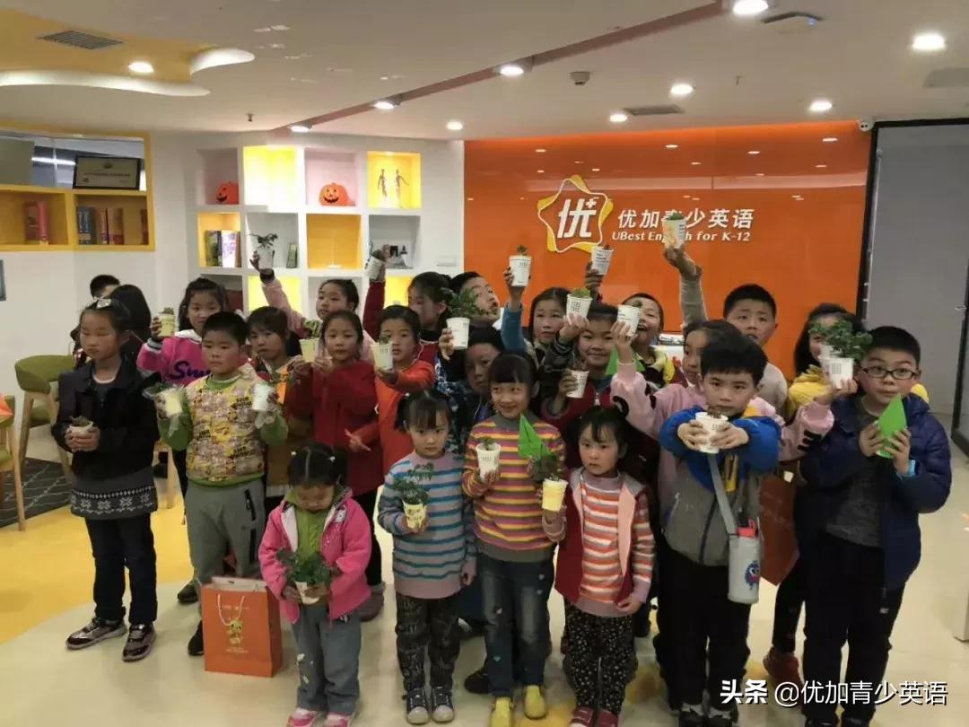 植树节播撒梦想厚植希望,植树节拥抱春天播种绿色放飞希望