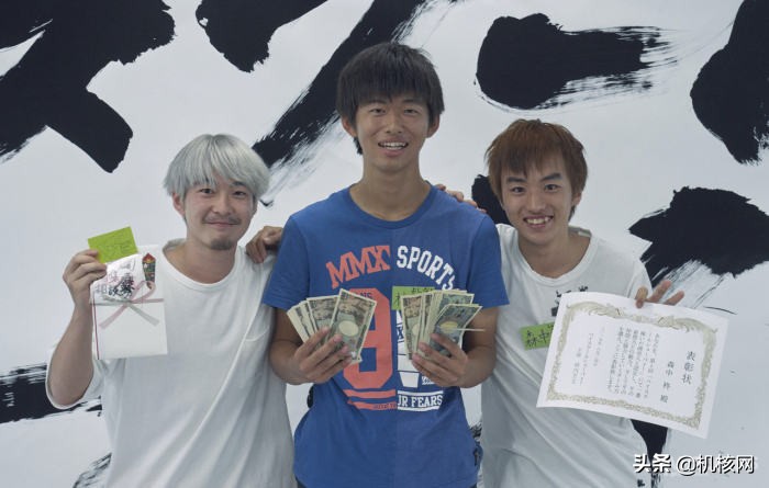 黄牛在高中生赚钱比赛拔得头筹,净赚18万日元被DMM社长称赞