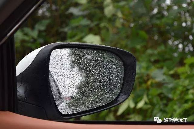 雨天玻璃后视镜防水妙招,下雨后视镜漏水怎么办妙招