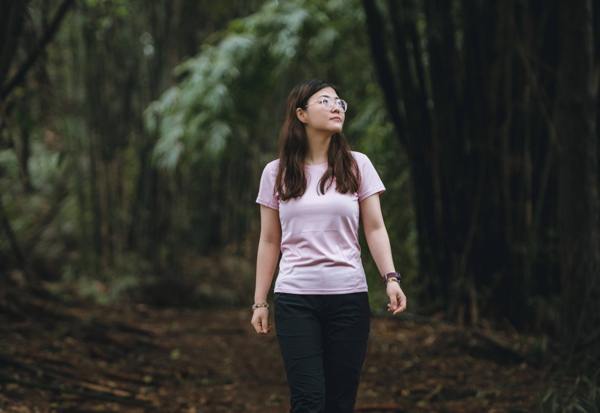 夏季户外徒步怎么穿,户外旅行穿搭图