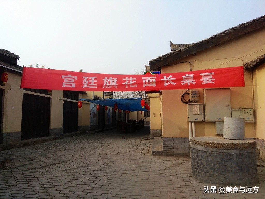 渭河岸边的民俗村，拆拆建建4年了，至今依然人气挺高