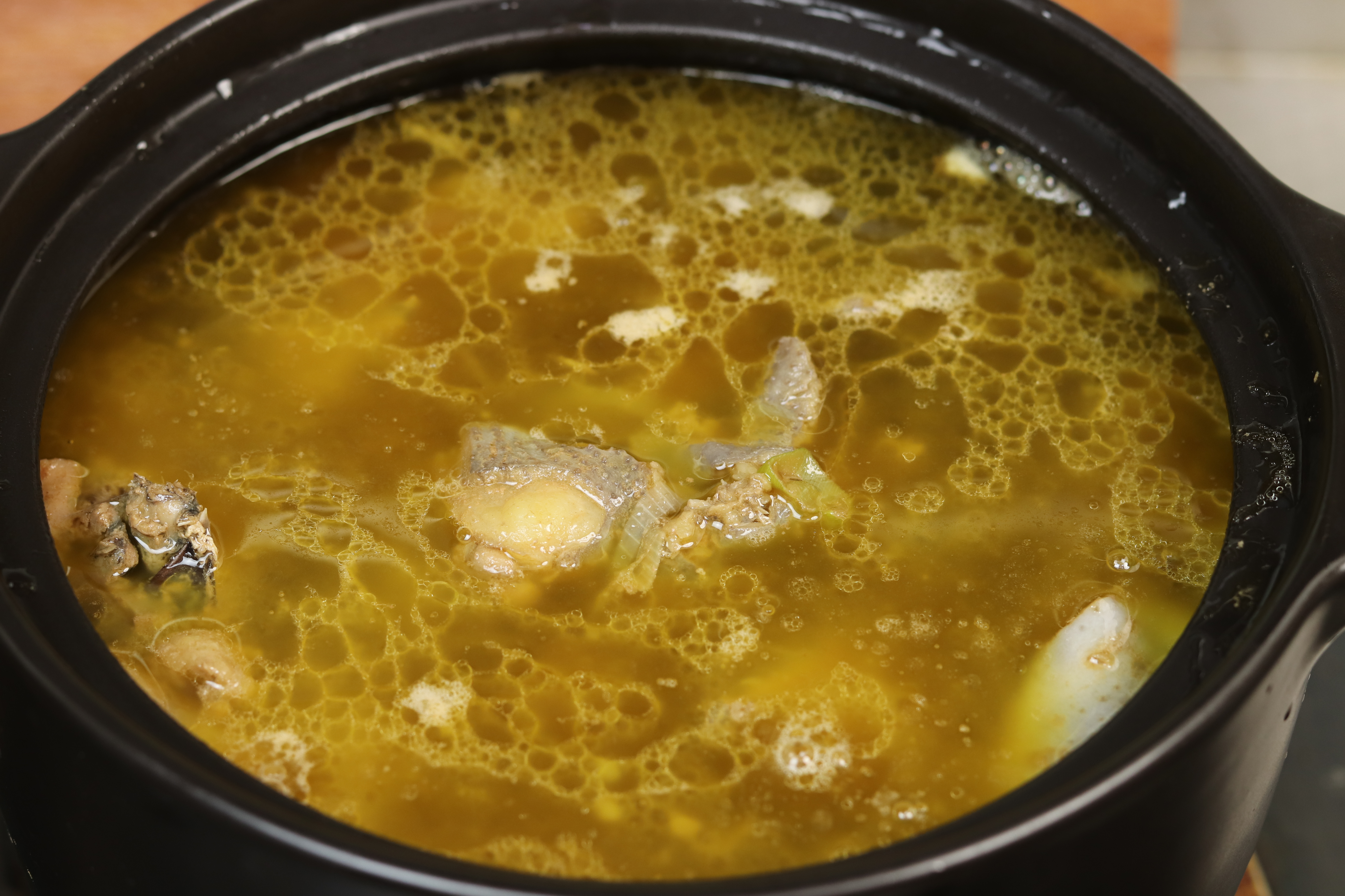 炖鸡肉时切记别直接焯水教你一招,炖鸡肉时切记不要直接焯水