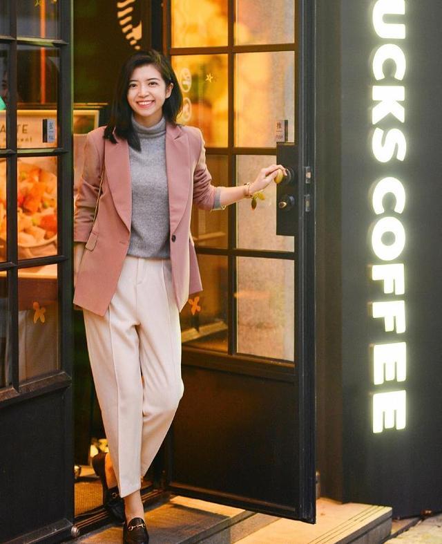 开春这样穿清新又有质感毛衣,毛衣这样穿再普通的毛衣也时髦