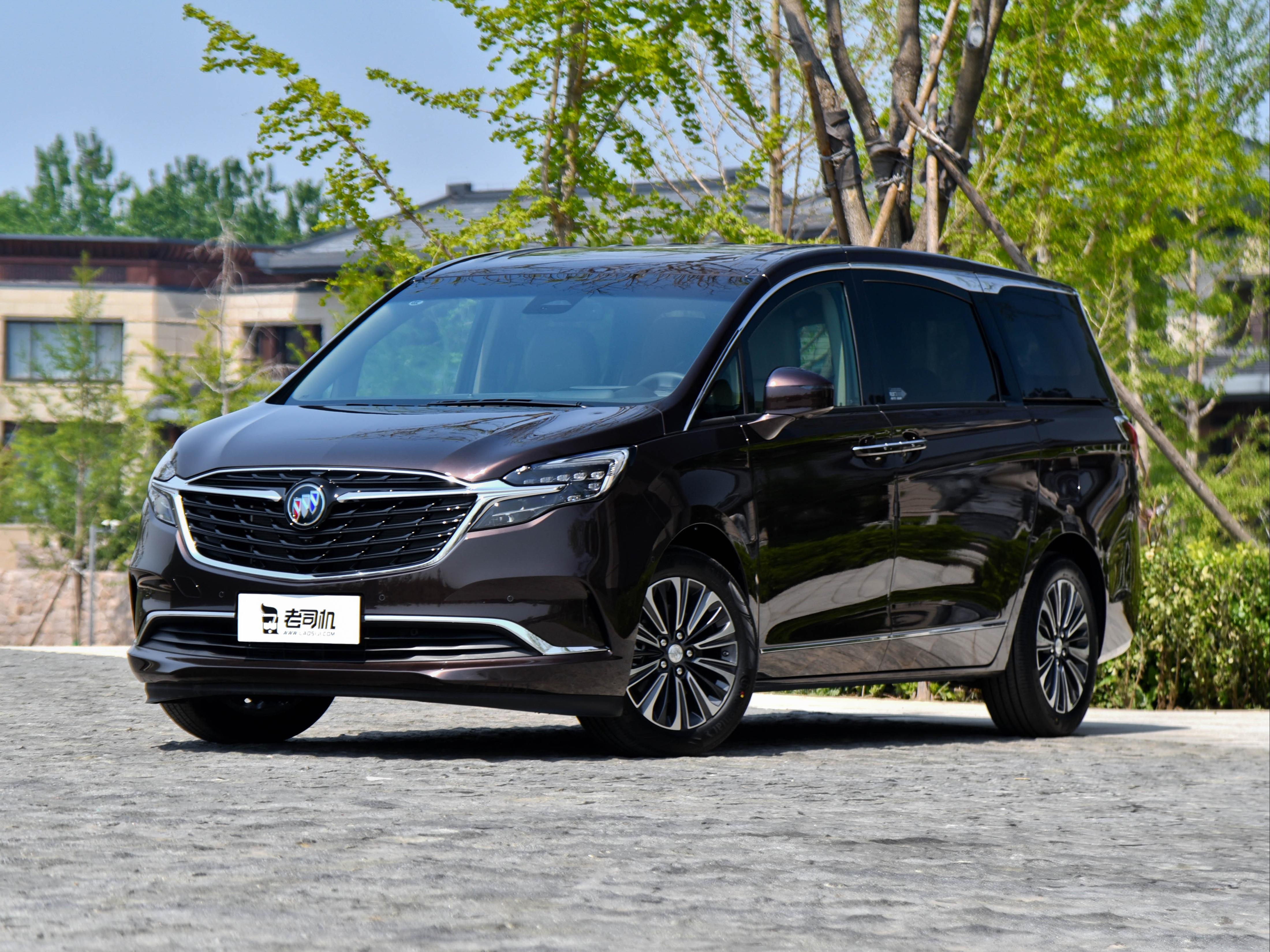 新款别克gl8陆上公务舱轻混版,别克gl8mpv价格一览表