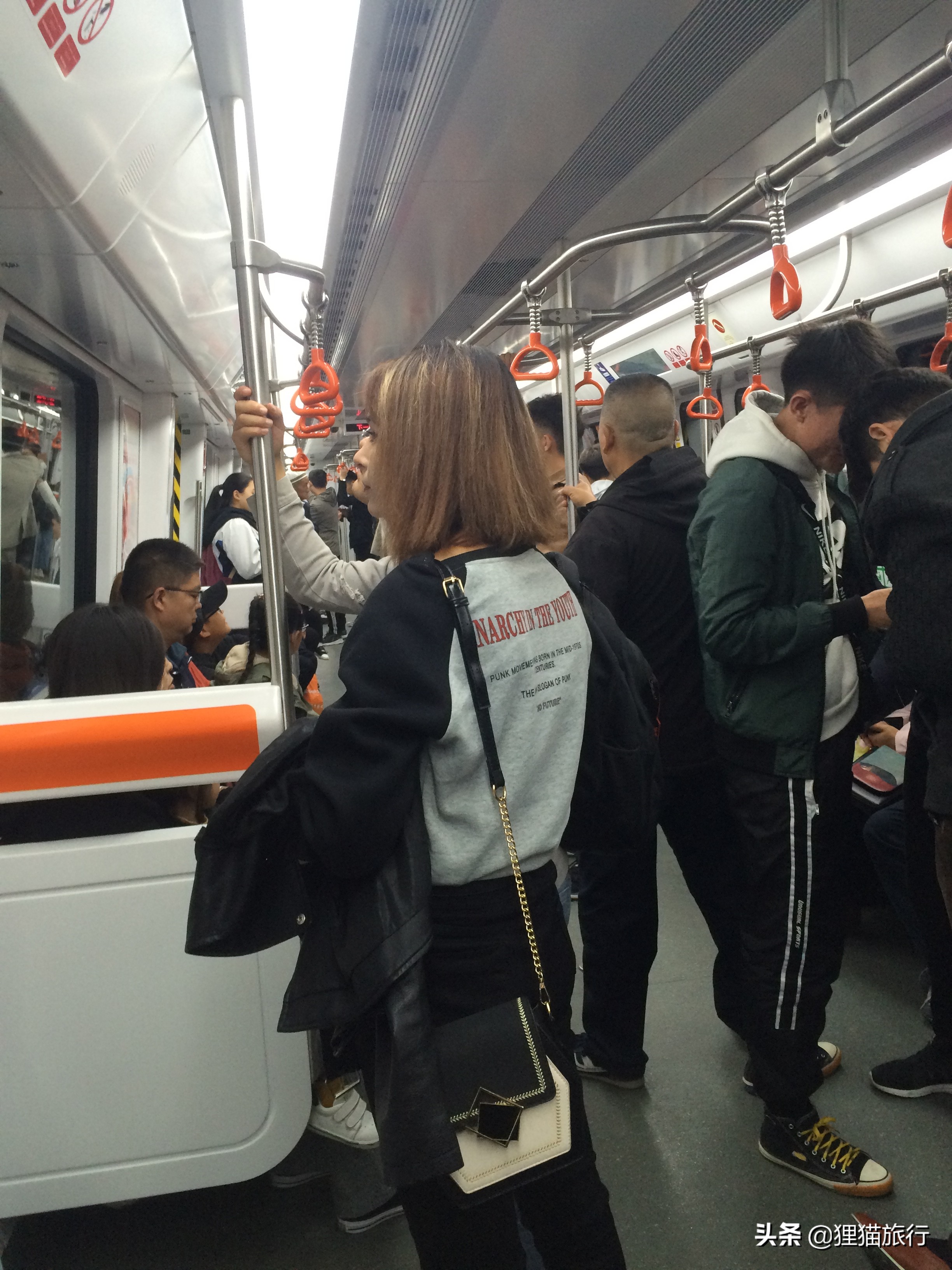 中国最西边的地铁，乌鲁木齐地铁高端大气上档次，就是人不多