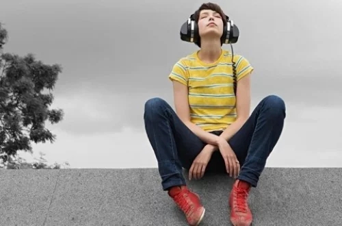 50首充满回忆的经典歌曲,10大震撼心灵的经典背景音乐