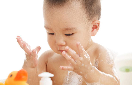 哺乳期宝宝长湿疹妈妈要注意什么,宝宝脸上长湿疹妈妈饮食注意什么