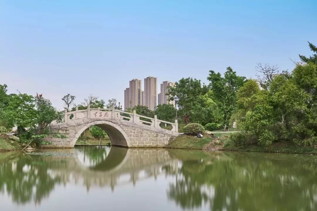 潮平两岸阔风正一帆悬异曲同工,潮平两岸阔风正一帆悬中文