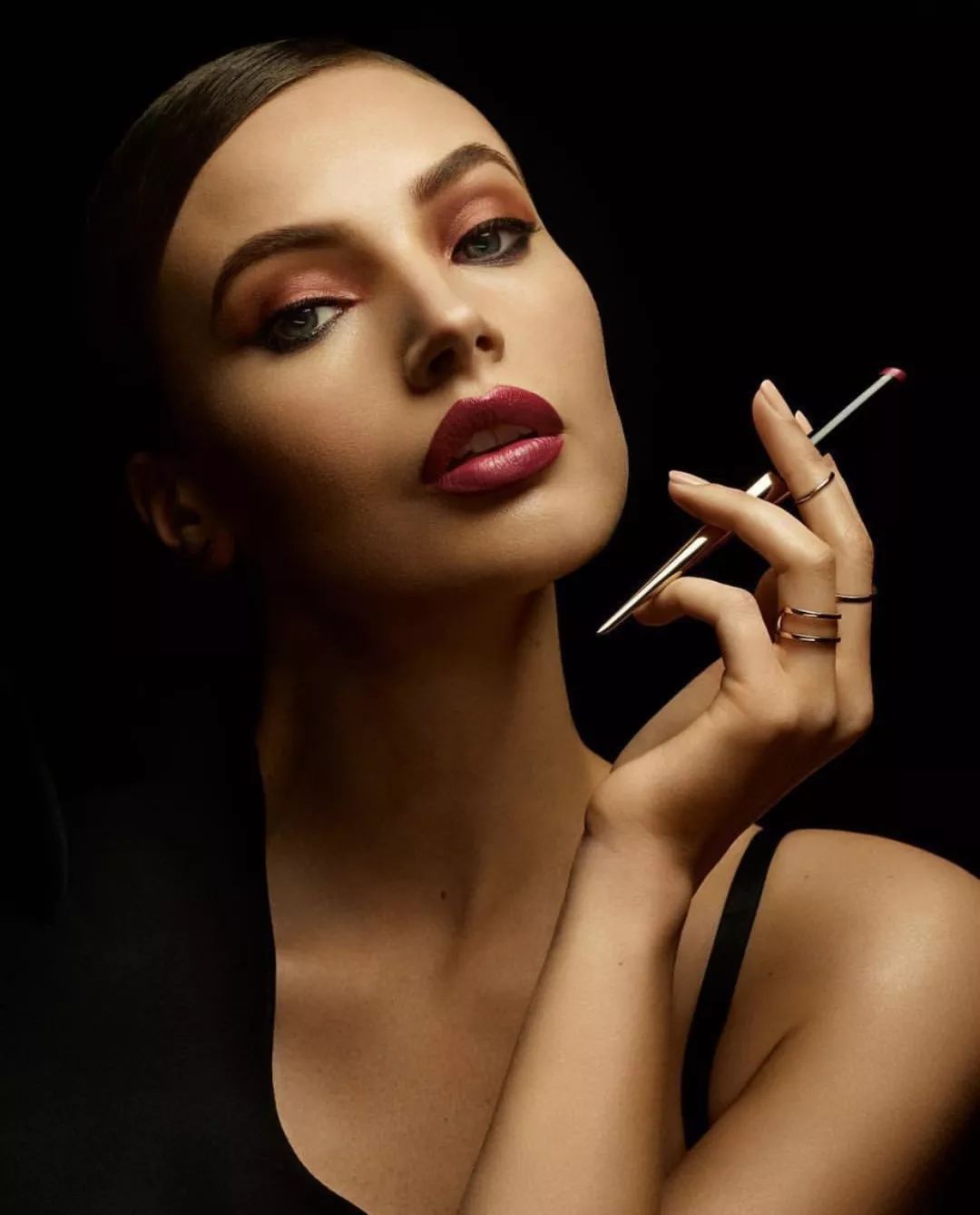 李佳琦推荐的3ce烟管口红,hourglass烟管李佳琦试色