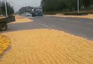 搞笑gif妹子的内心是崩溃的,搞笑gif妹子原来是个逗比