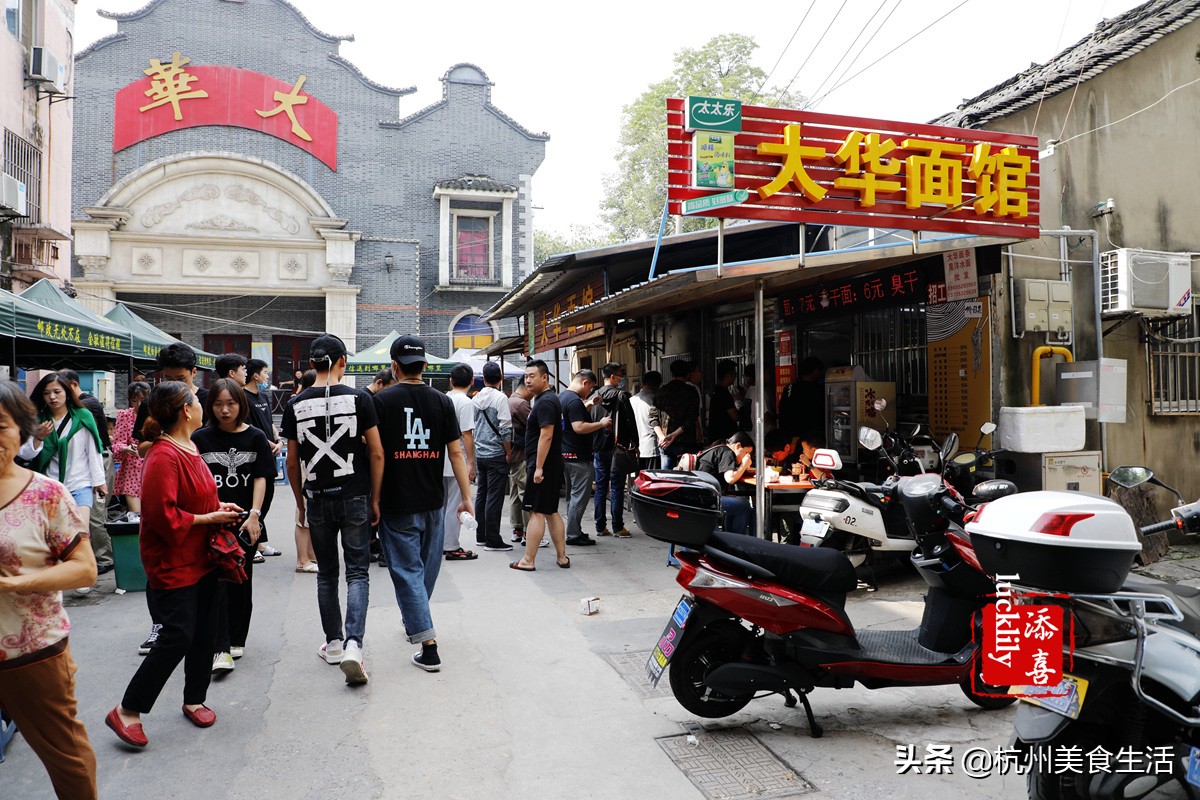 镇江美食三茅宫地锅鸡,镇江美食推荐锅盖面