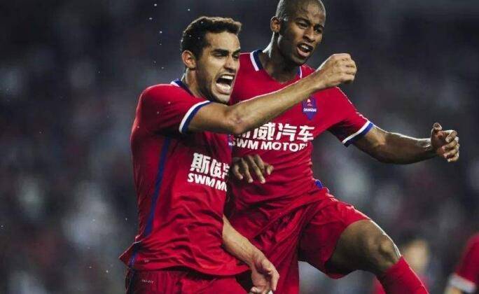 喜讯！重庆当代足球队迎来王牌新队长，资历显赫曾在巴甲表现不俗