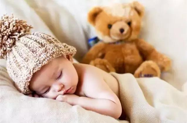 怎样预防宝宝不踢被子,宝宝睡觉怎么预防不踢被子