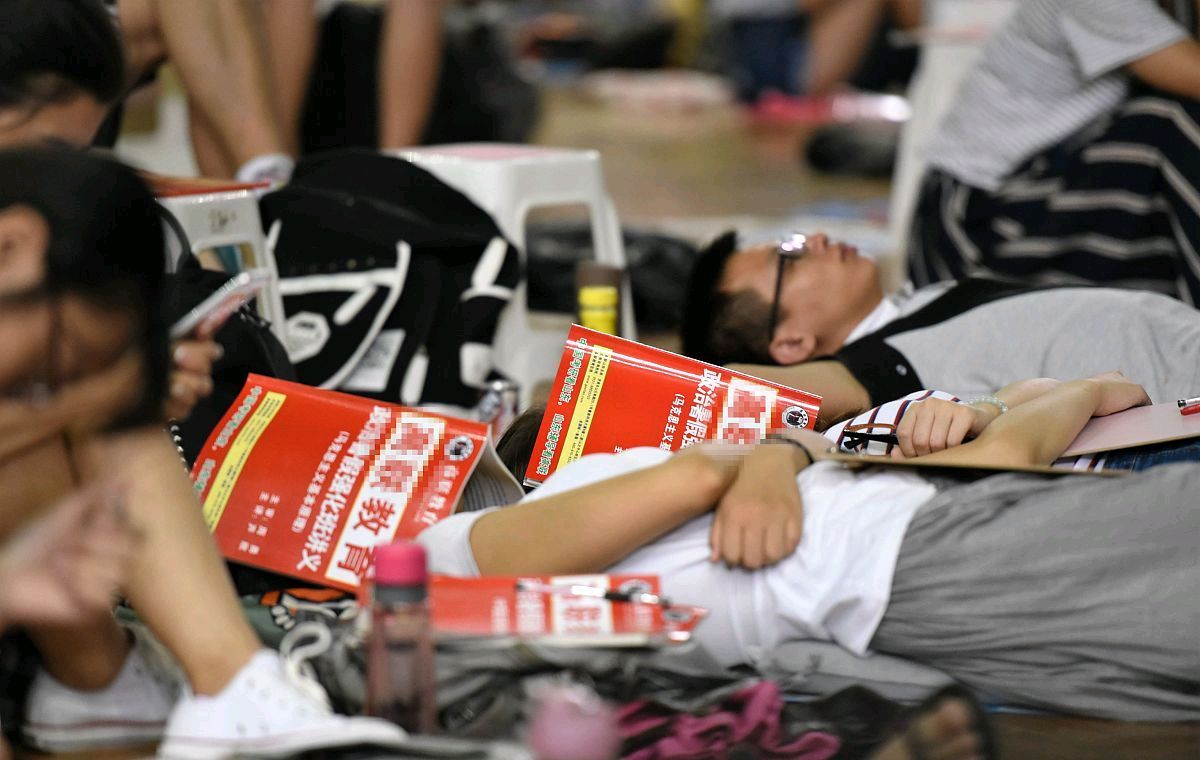 “推免生”的处境尴尬吗？大学生该选择保研还是考研呢？别选错了