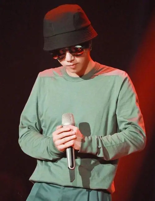 我证明：纯情少年华晨宇真的没有整容没有植发没有情人没有私生子