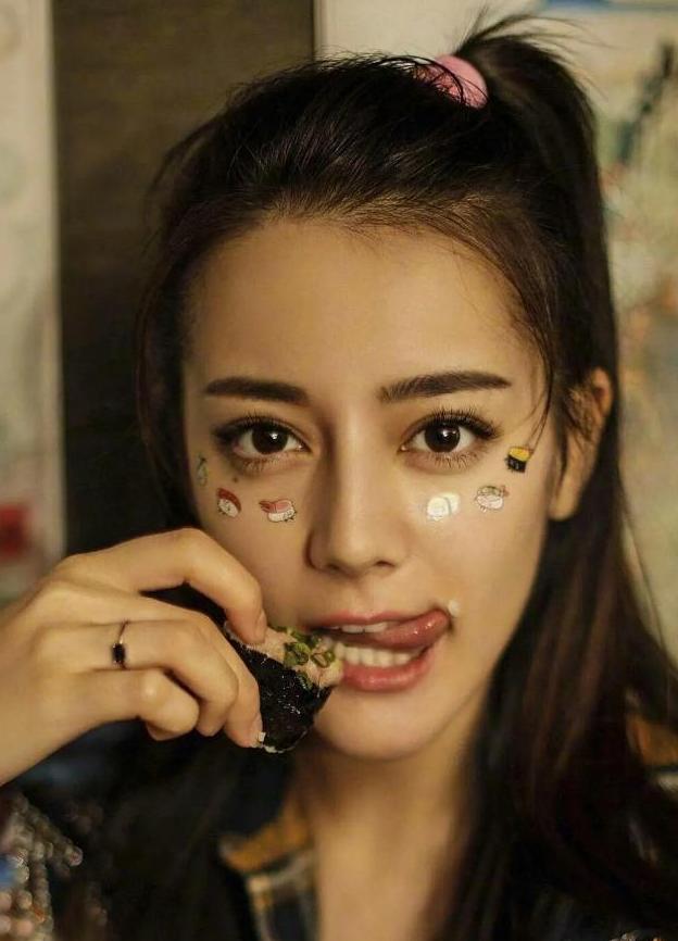 明星做了烤瓷牙翻车,烤瓷牙李佳琦