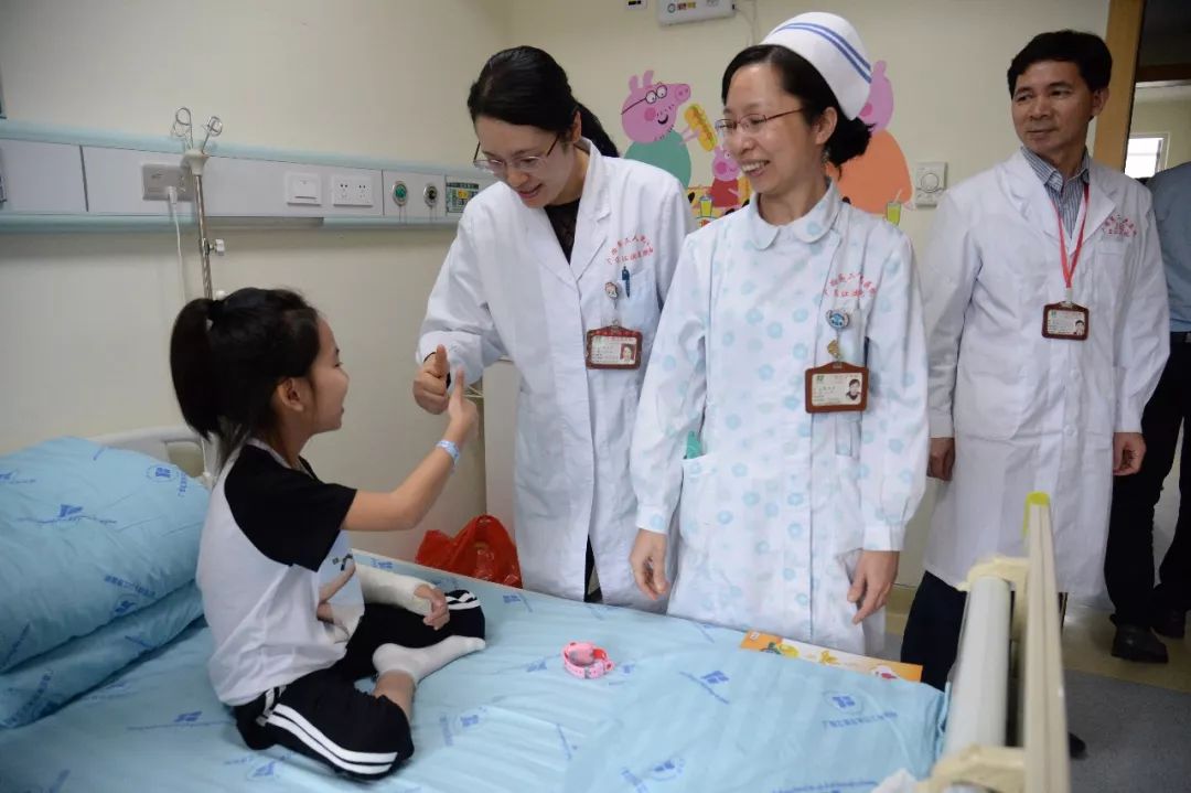 小雅莉左手或神经功能损伤，医生会诊后将制定康复计划！