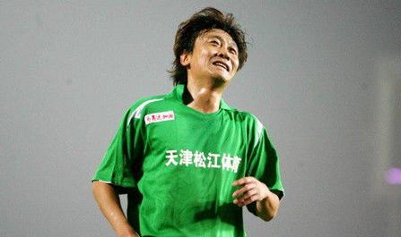 中国足坛第一浪子打架出轨还吸毒，当初那英看上他哪一点了？