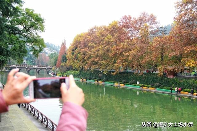 在冬天里看遵义湘江河上的秋色