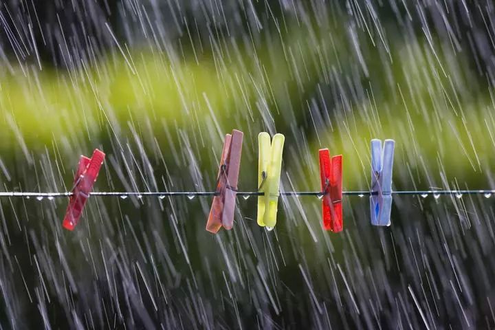 年轻妈妈紧急就医!连续64天没太阳,家里内衣裤终于顶不住了