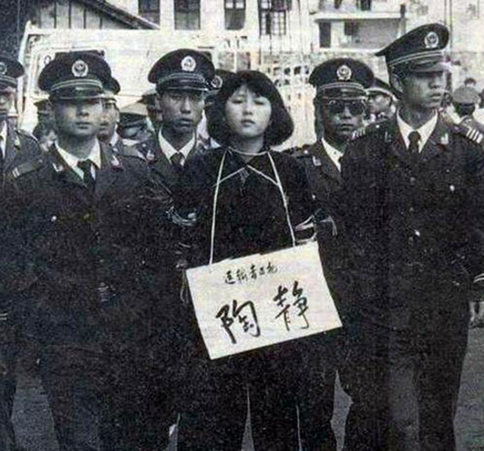 痴情女为情郎断送了性命,痴情女子为了爱人的未来甘愿入狱