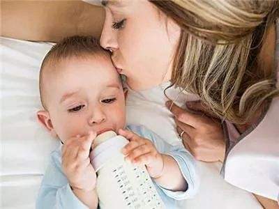 2岁宝宝敏感期要教哪些,1岁之内宝宝的发育注意事项