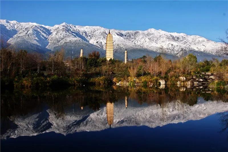 探寻世外桃源,凤庆滇红茶景区