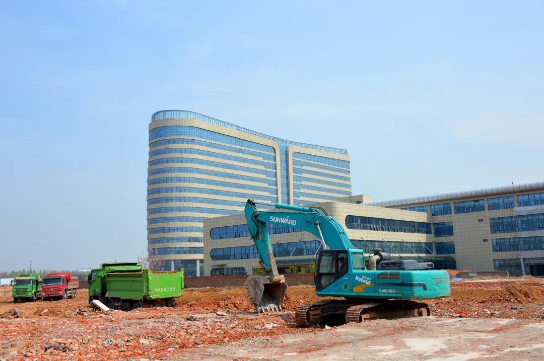 长葛市人民医院新区分院、双洎河提升咋样了？刚刚，市委书记现场催进度