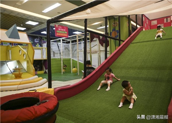 儿童游乐场摔伤家长上门讨说法,游乐场把小孩牙碰掉是谁的责任