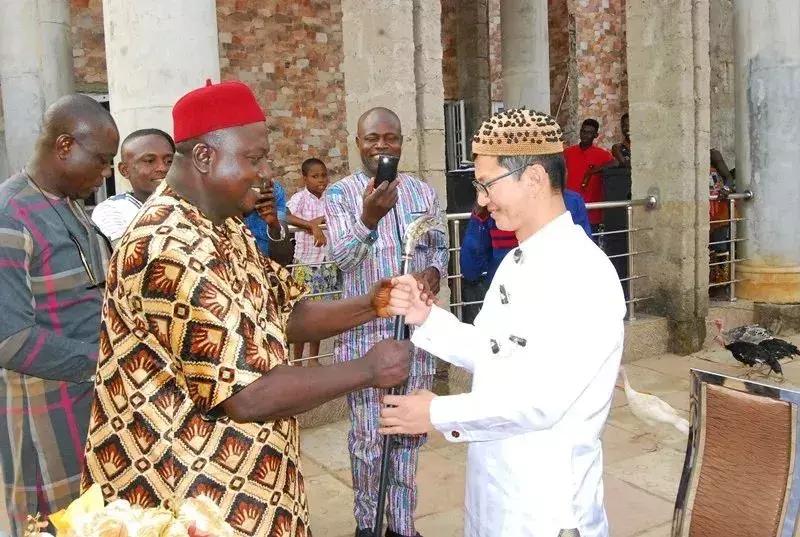 为什么非洲喜欢让中国人当酋长？（以及能娶几个老婆）