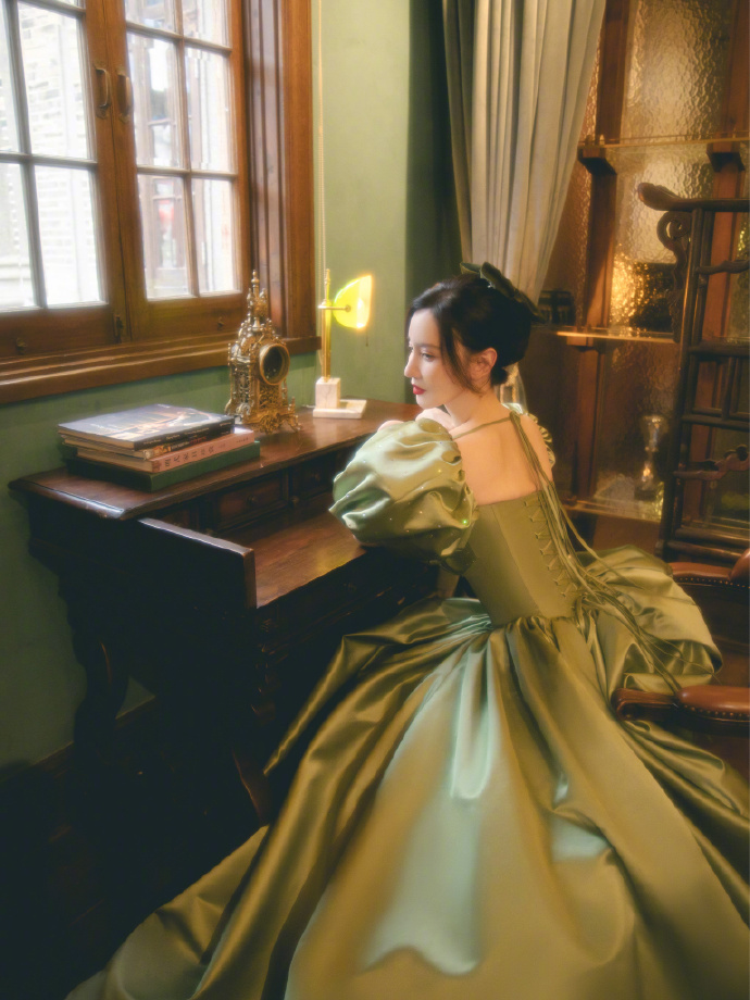 微博之夜杨颖杨幂讨论热巴,微博之夜迪丽热巴与邓超