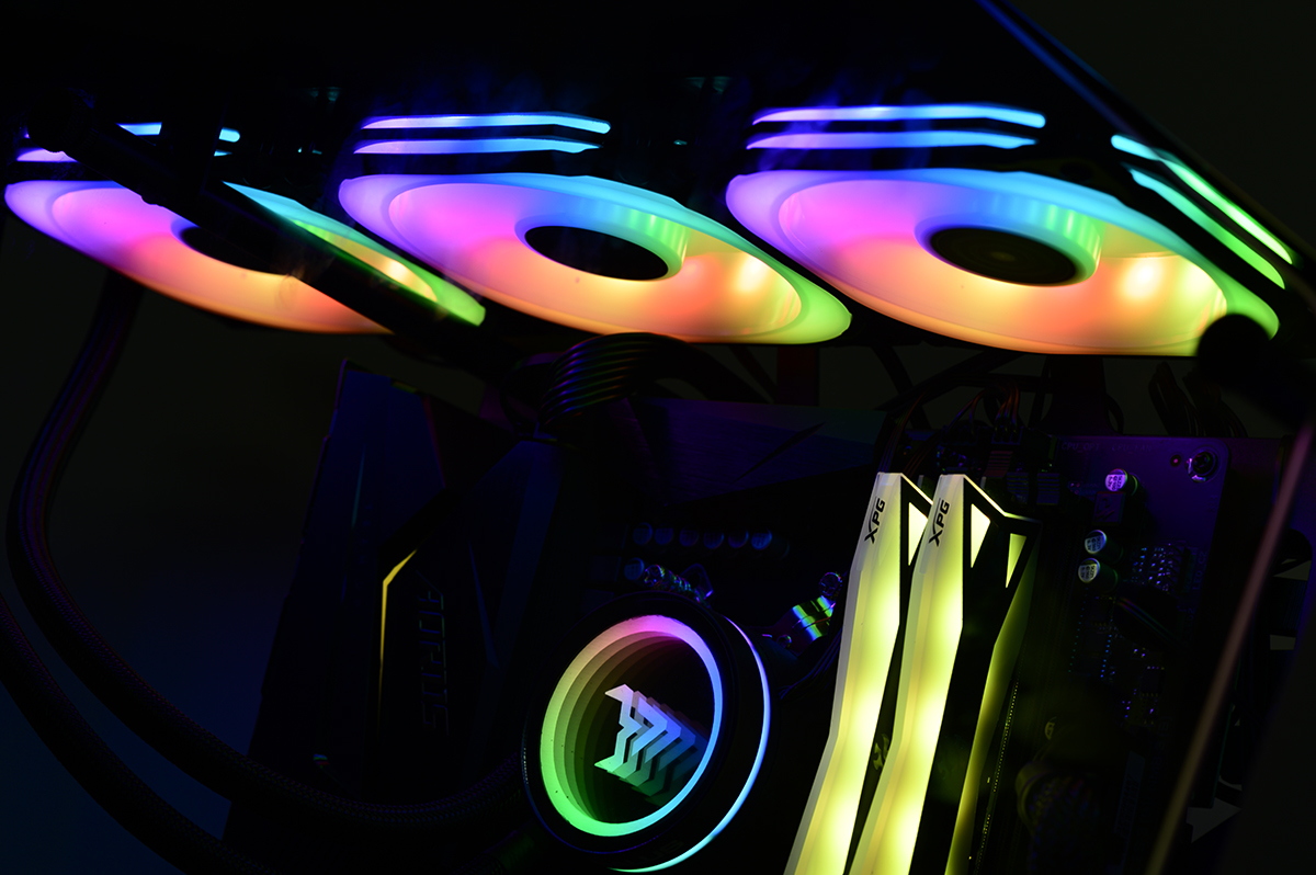 颜值与个性共舞，大水牛铁血战士异形机箱，越夜越有机