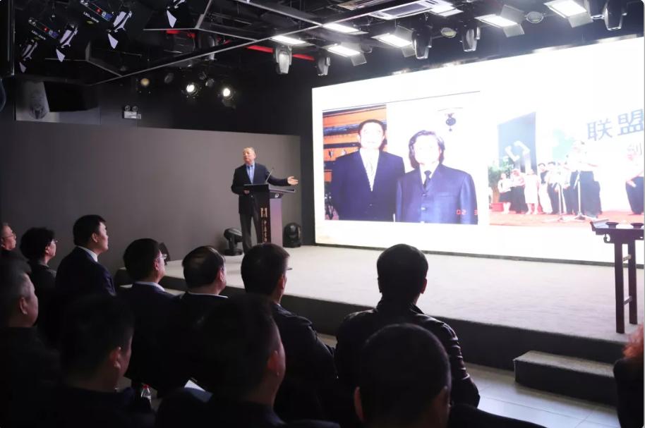 听建业老胡讲述“我与改革开放四十年的故事”