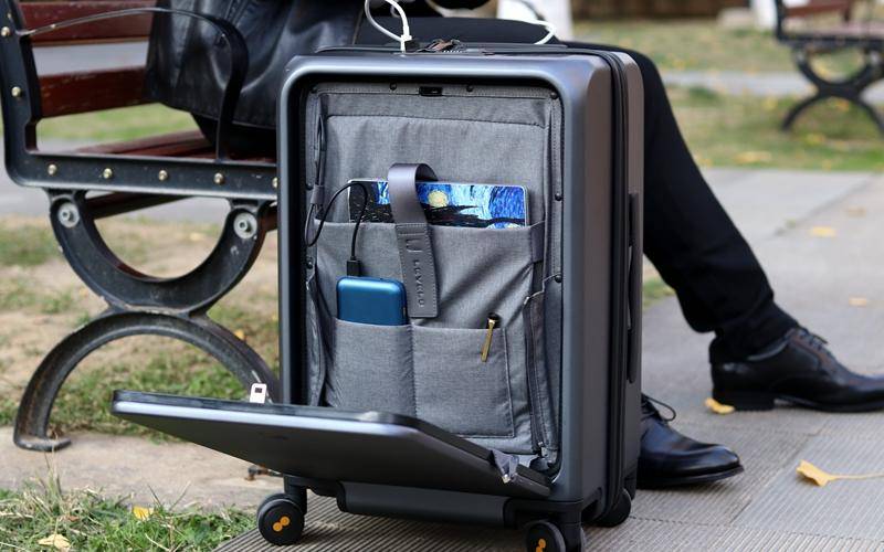 快速取物，为商务人士定制地平线8号登机箱体验