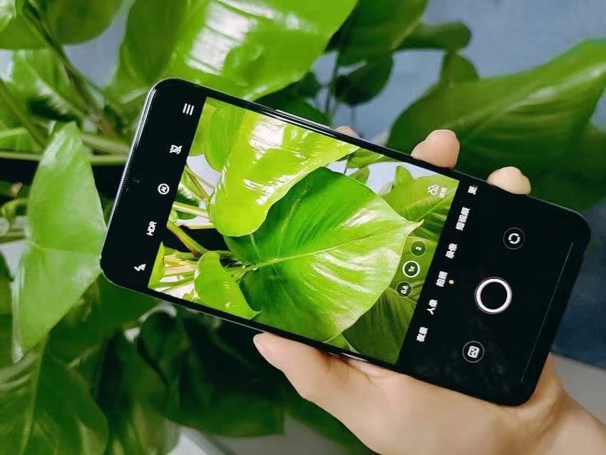 vivo新款手机6.78英寸屏幕44w闪充,最近新出的vivo的配置及价格