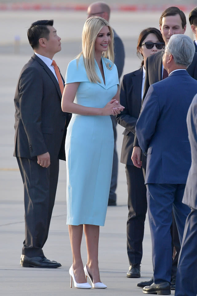 伊万卡穿蓝色裙,伊万卡穿修身蓝裙惊艳韩国