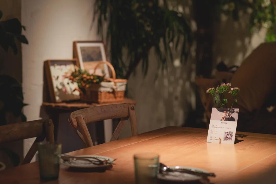 之心城这家餐厅堪称“西餐界CHANEL”，小姐姐们都抢着去