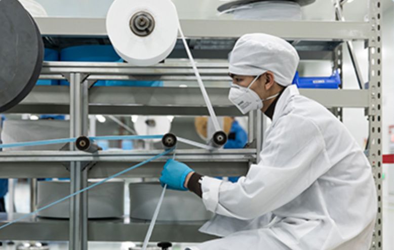 央视新闻联播比亚迪口罩,五菱口罩上央视新闻联播